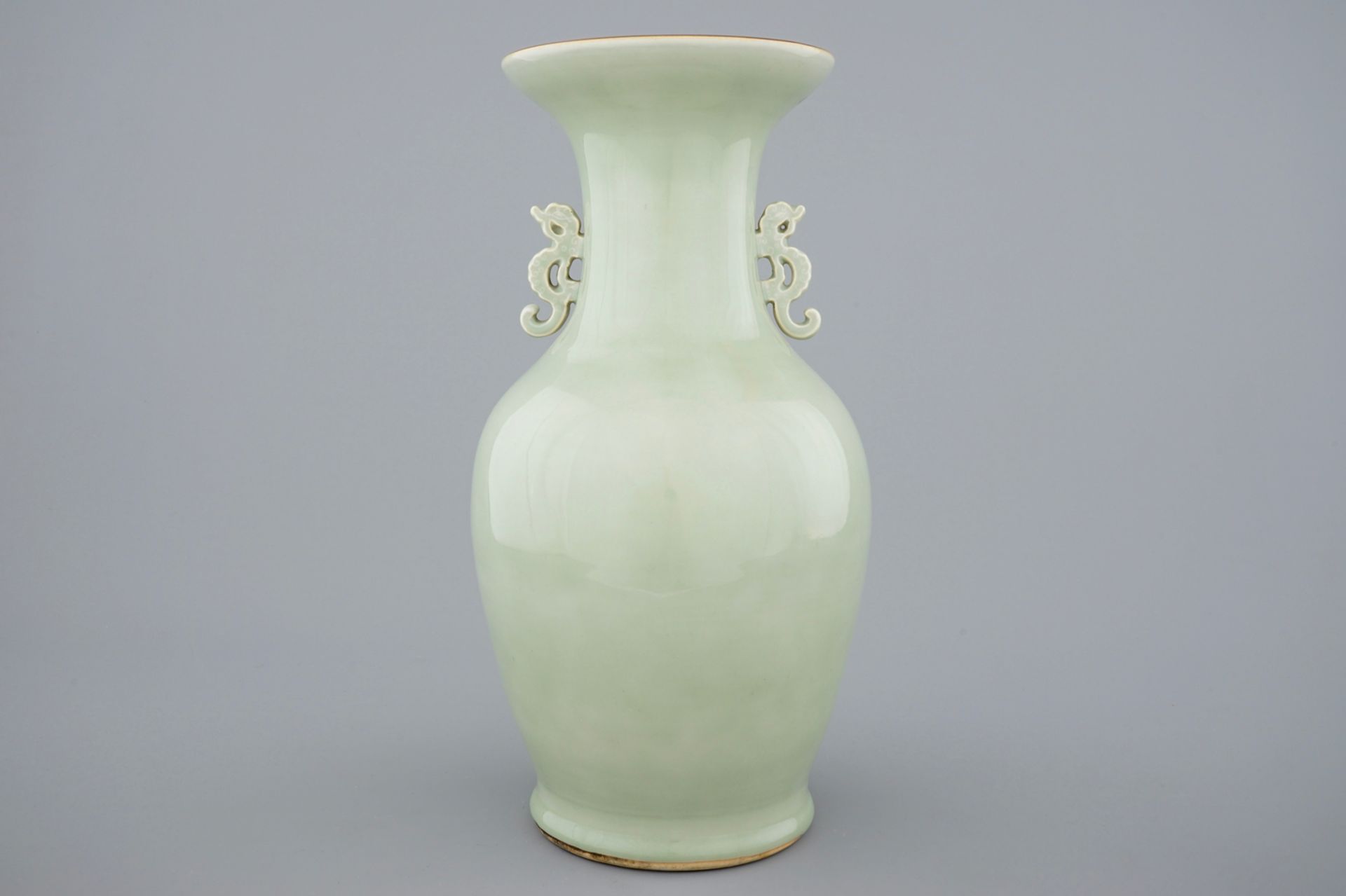 A fine Chinese blue and white on celadon ground porcelain vase, 19th C. - Dim.: H.: [...] - Image 3 of 6