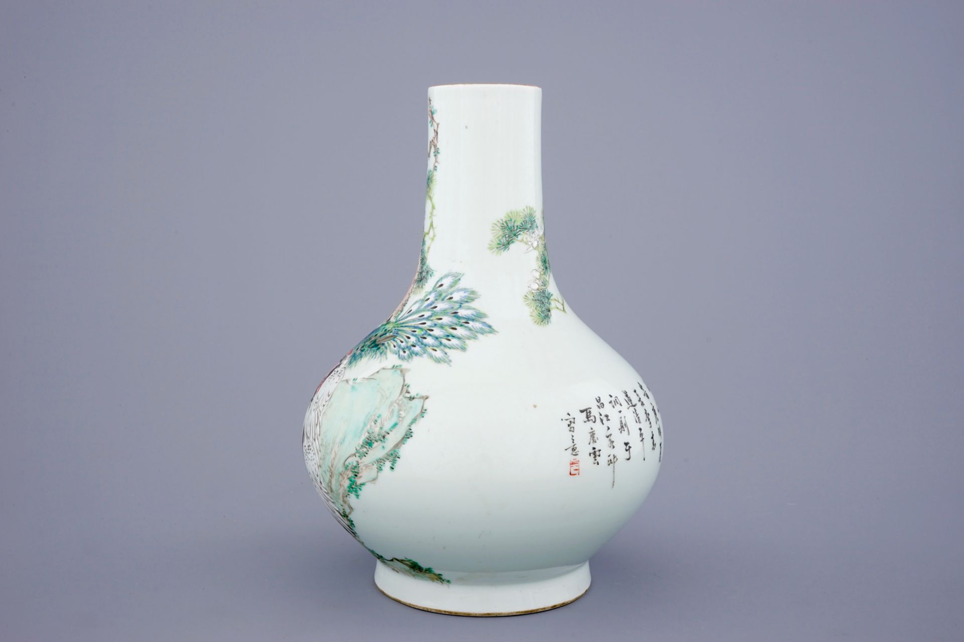 A Chinese qianjiang cai peacock and cranes vase, signed Ma Qing Yun, 19/20th C. - H.: [...] - Image 2 of 6