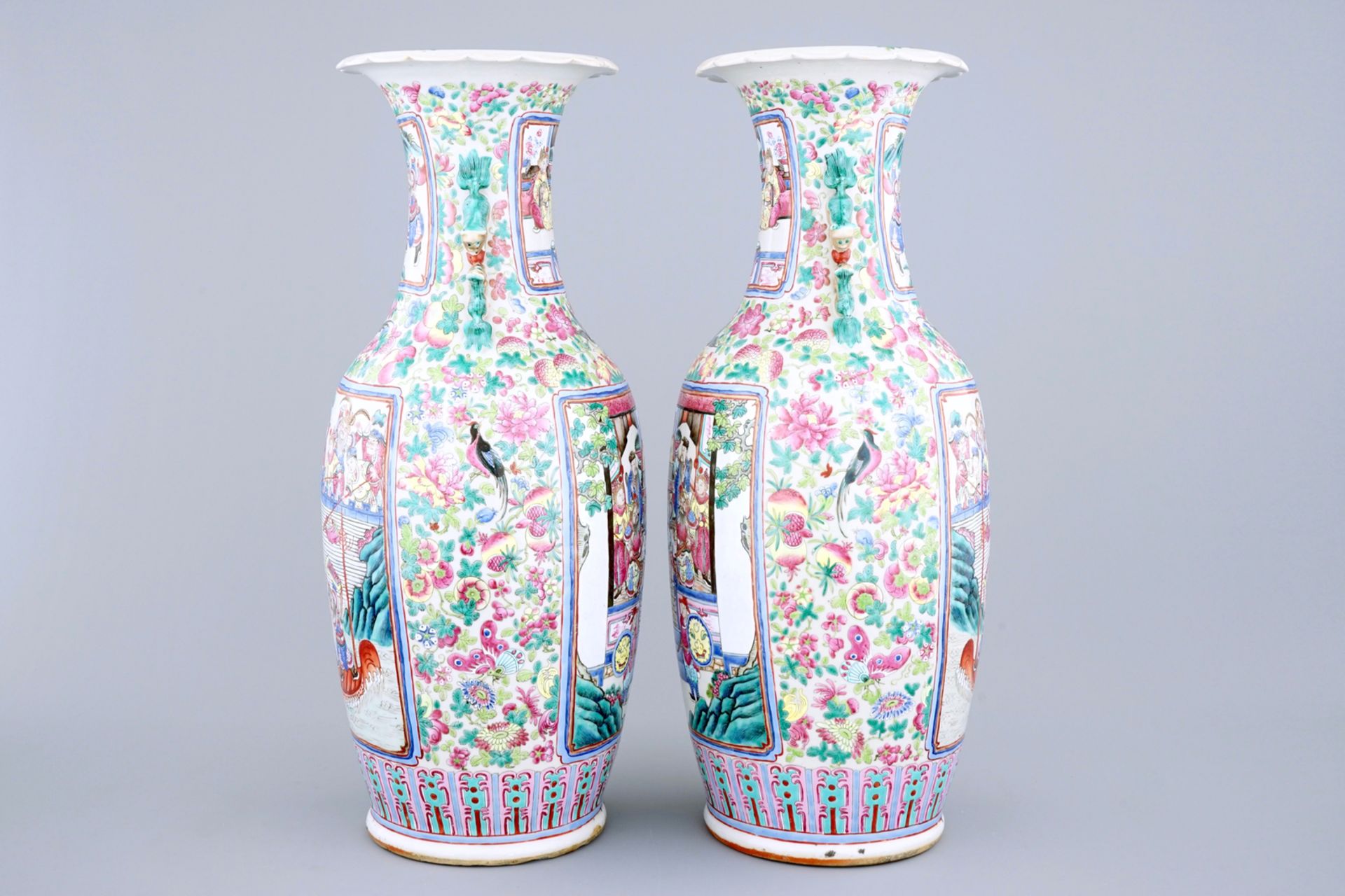 A pair of tall Chinese famille rose vases, 19th C. - H.: 61,5 cm - - Image 4 of 6