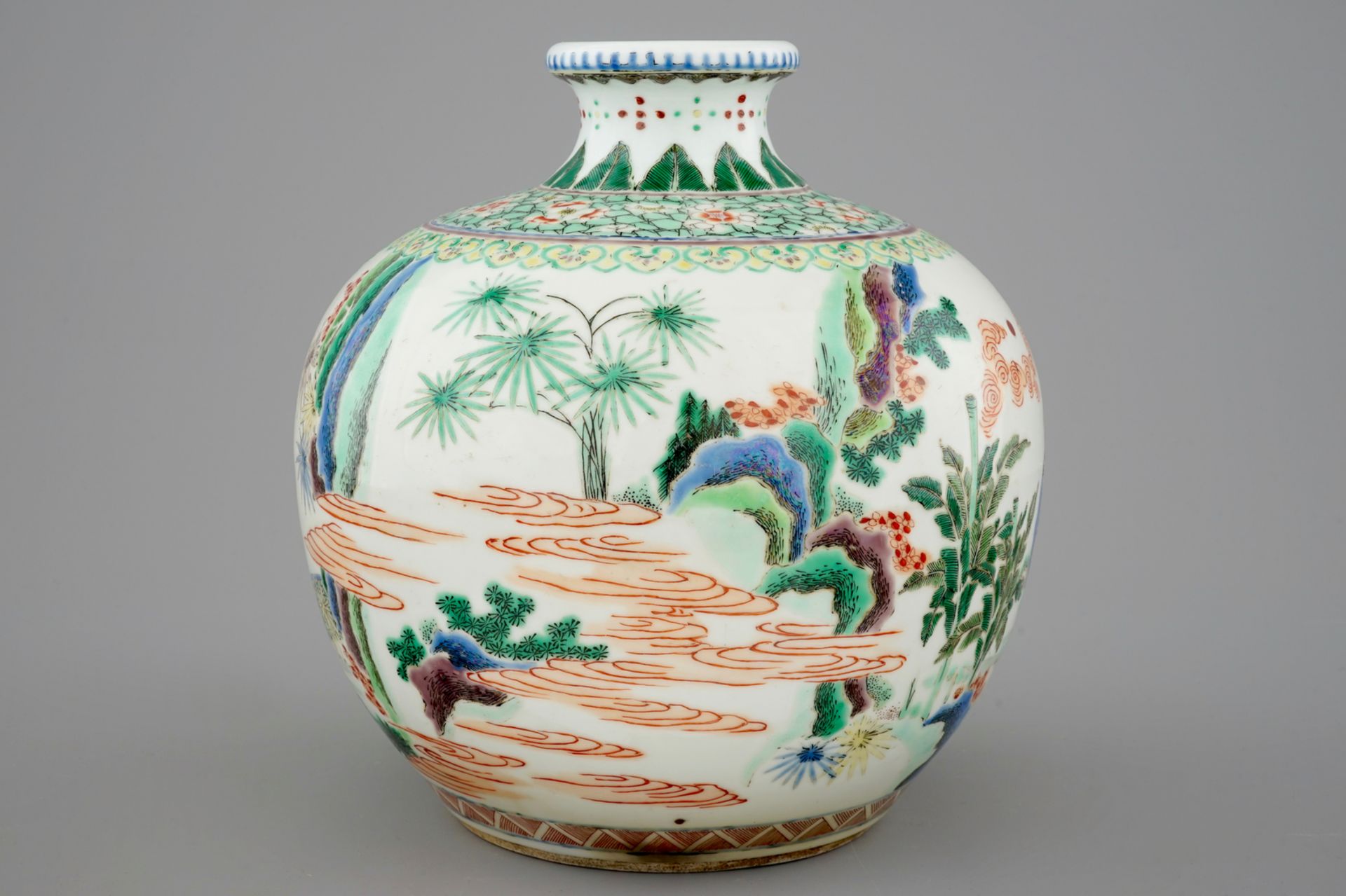 A fine Chinese famille verte vase with scholars in a garden, 19th C. - H.: 27,5 cm - [...] - Image 3 of 6