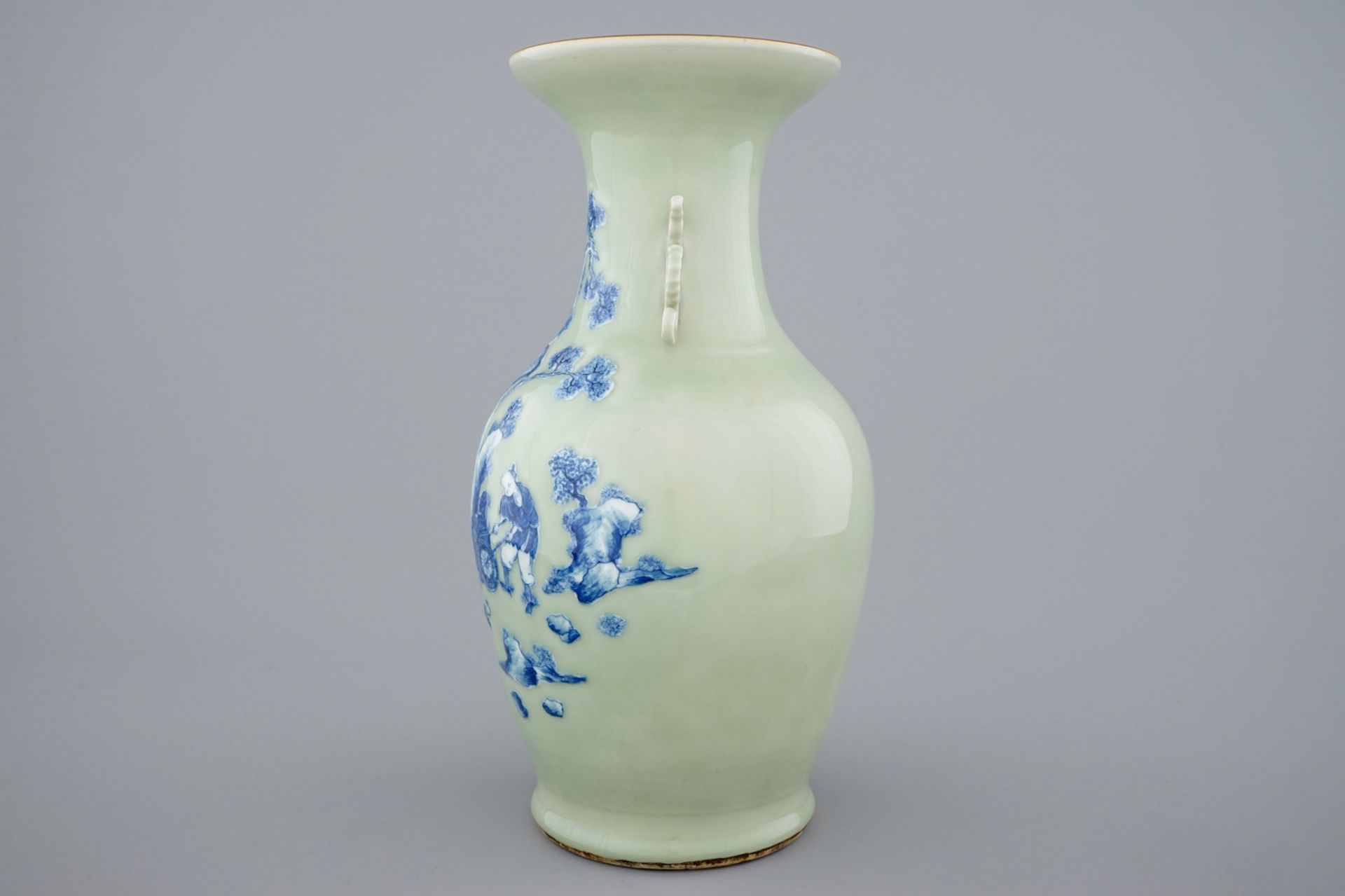 A fine Chinese blue and white on celadon ground porcelain vase, 19th C. - Dim.: H.: [...] - Image 2 of 6