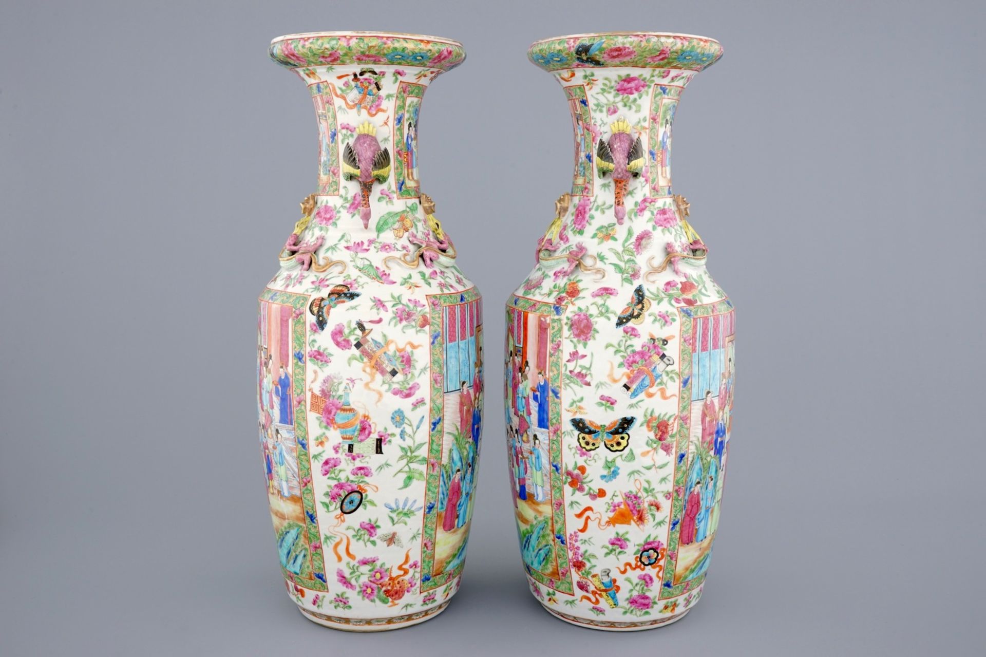 An excellent pair of Chinese Canton famille rose vases with duck handles, 19th C. - [...] - Image 2 of 6