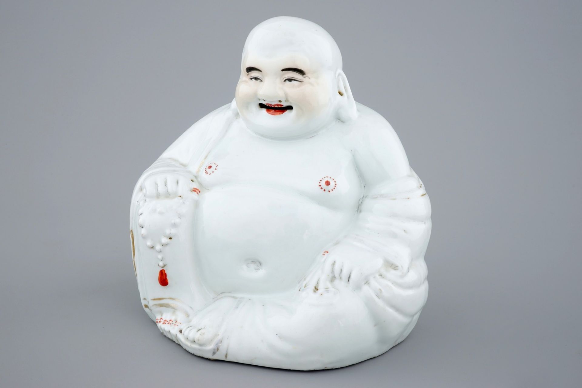 A large Chinese blanc de Chine porcelain Buddha, 19/20th C. - H.: 25 cm -