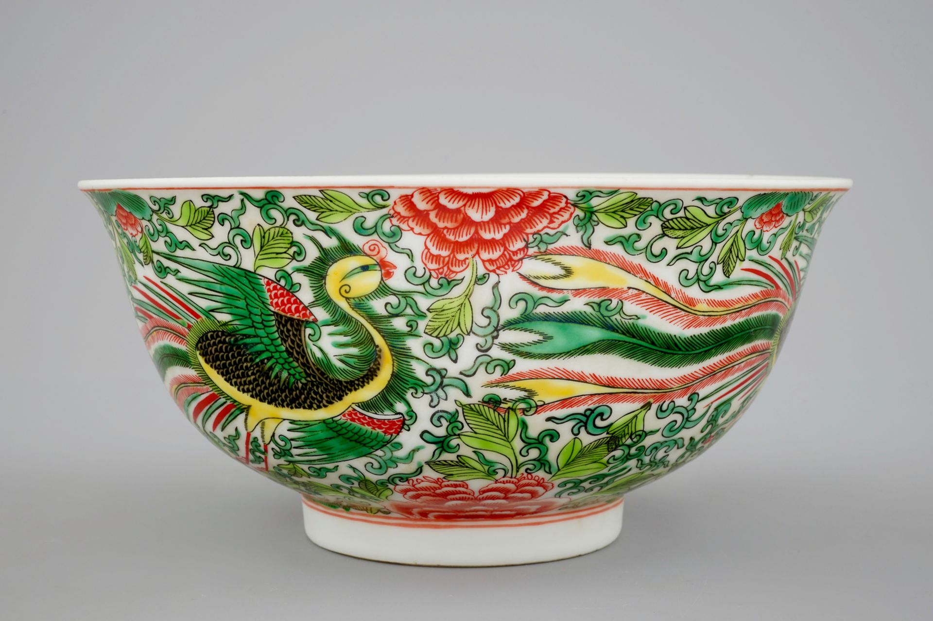 Two Chinese porcelain flower pots and a wucai bowl, 19/20th C. - Dia.: 25 cm - H.: [...] - Image 2 of 13