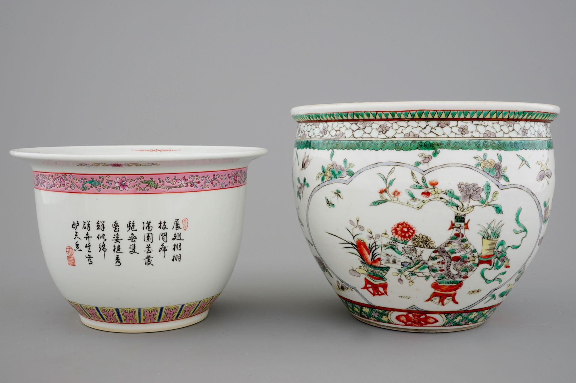 Two Chinese porcelain flower pots and a wucai bowl, 19/20th C. - Dia.: 25 cm - H.: [...] - Image 10 of 13