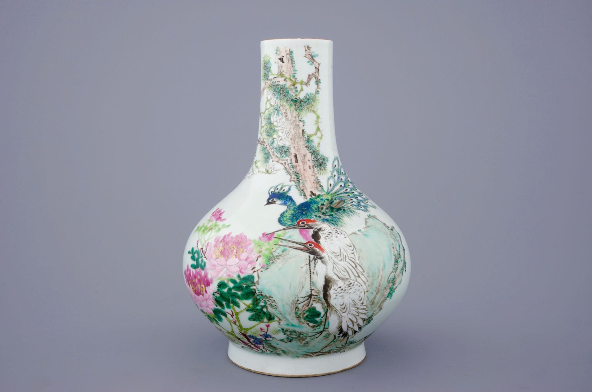 A Chinese qianjiang cai peacock and cranes vase, signed Ma Qing Yun, 19/20th C. - H.: [...]