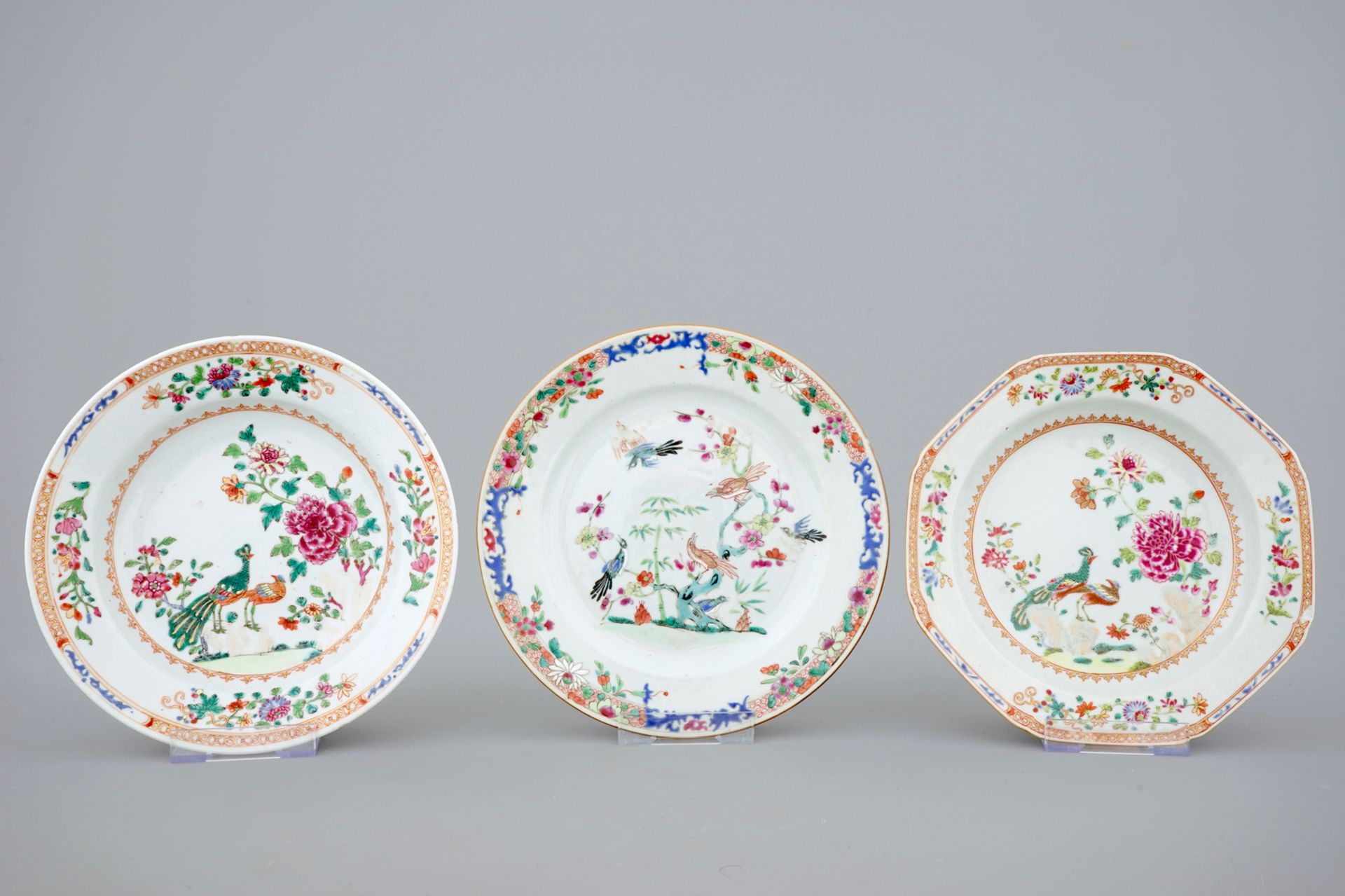 A collection of five Chinese famille rose plates, 18th C. - Dia.: 23,5 cm - - Image 2 of 5