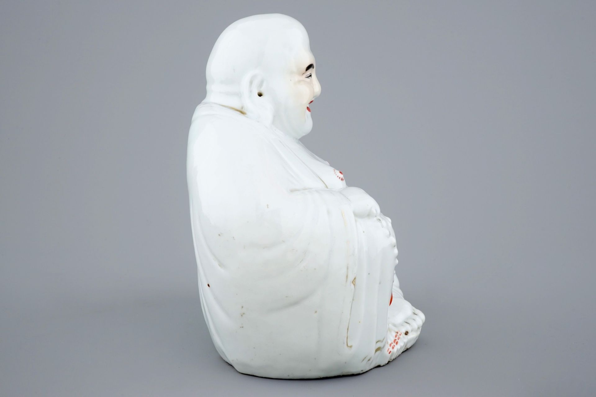 A large Chinese blanc de Chine porcelain Buddha, 19/20th C. - H.: 25 cm - - Image 3 of 7