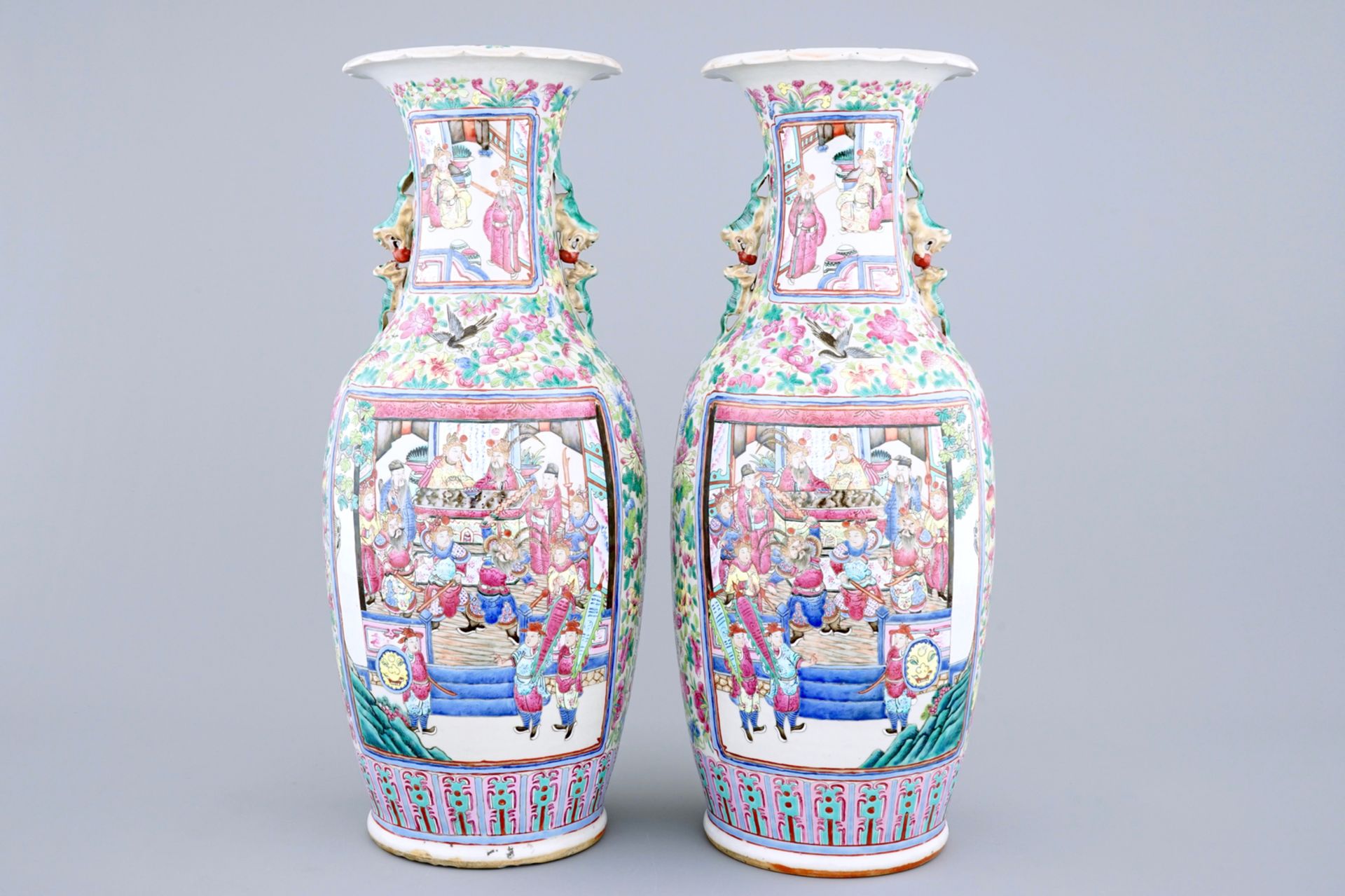 A pair of tall Chinese famille rose vases, 19th C. - H.: 61,5 cm - - Image 3 of 6