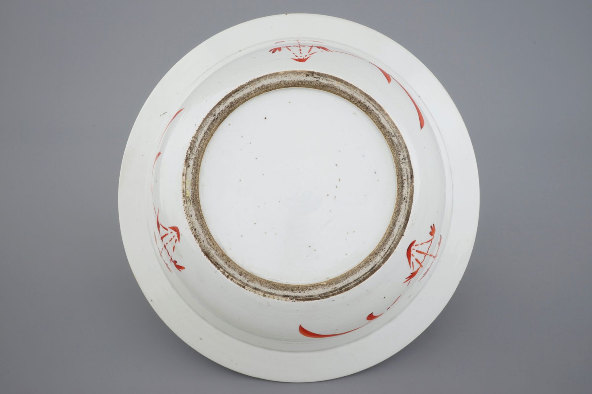 A deep Chinese famille rose Straits porcelain bowl with inscription, 19th C. - Dia.: [...] - Image 7 of 7