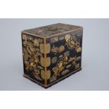 A small Japanese lacquer chest of drawers, Meiji, 19th C. - Dim.: 28 x 17 cm - H.: 24 [...]