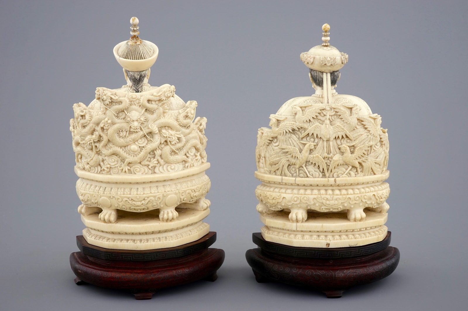 A pair of Chinese ivory figures of the emperor couple seated on a throne, ca. 1900 - [...] - Image 3 of 6