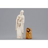Two Chinese carved ivory figures, one of an immortal with a dragon, ca. 1900 - H.: [...]
