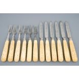 A set of 6 English silver knives and forks with Anglo-Indian ivory carved handles, [...]