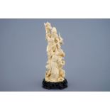 A Chinese carved ivory group of immortals on intricate wooden base, early 19th C. - [...]