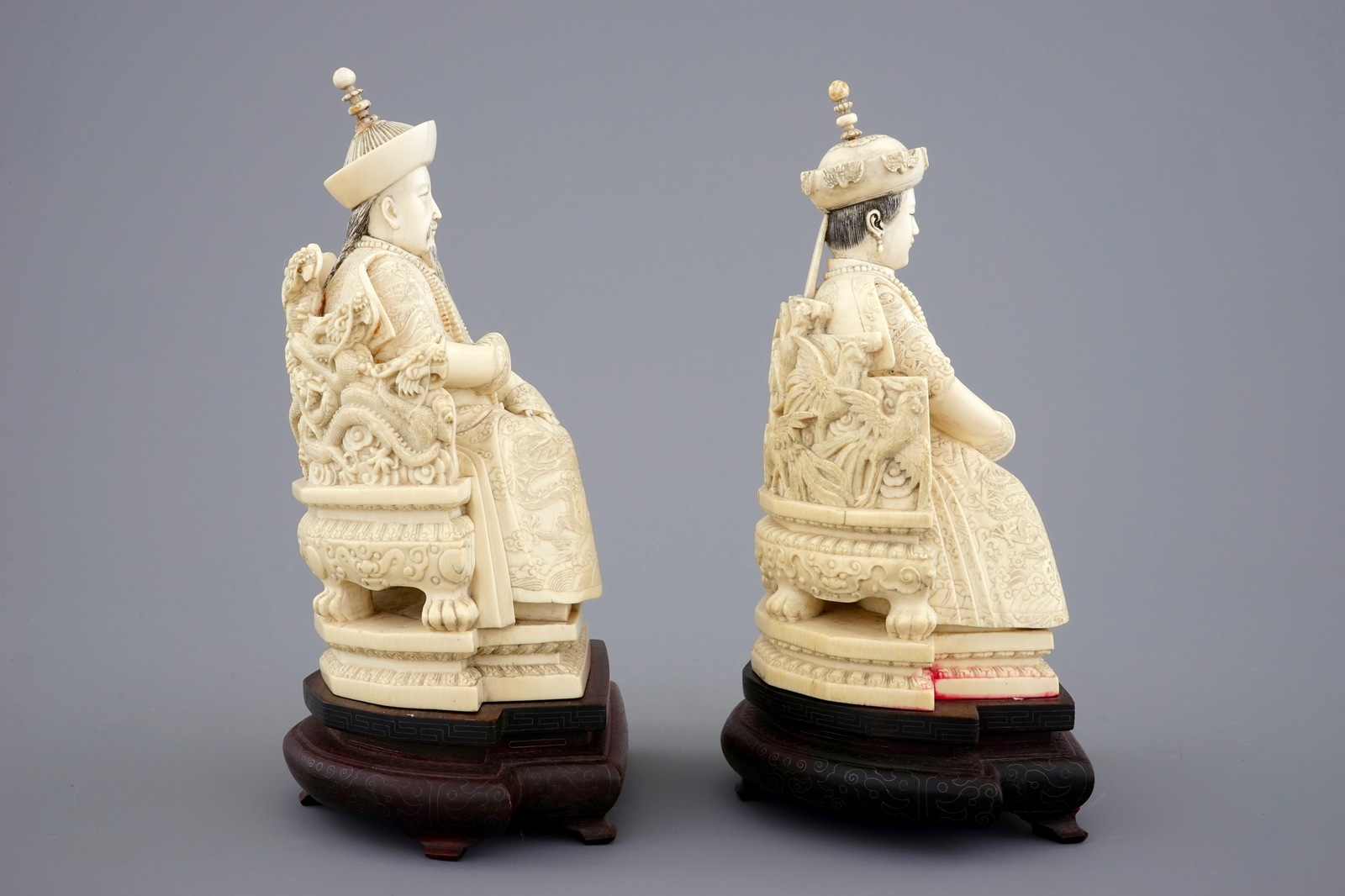 A pair of Chinese ivory figures of the emperor couple seated on a throne, ca. 1900 - [...] - Image 4 of 6