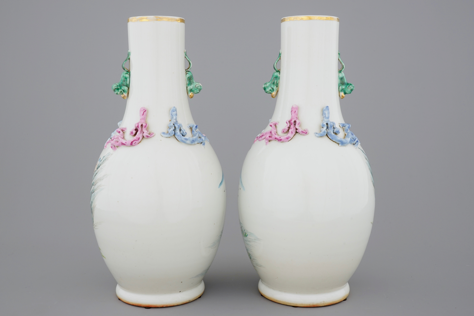 An unusual pair of Chinese famille rose landscape vases, early 20th C. H.: 46 cm - Dia.: 22 cm - Image 3 of 6