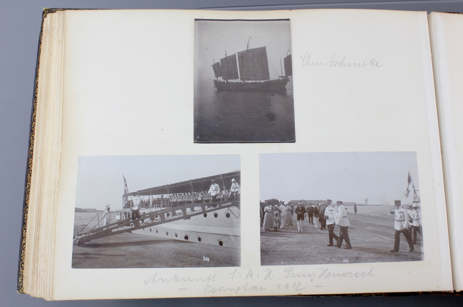 An album with photos of Chine and Japan, ca. 1900 A nice probably Japanese laquer covered album with - Image 25 of 44