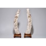 A pair of very large Chinese ivory figures of a man and a woman, ca. 1900 H.: 70 cm (incl. stand)