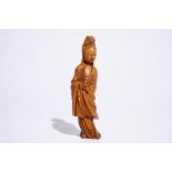 A Chinese carved wood model of Guanyin, 19/20th C. H.: 21 cm Condition reports and high resolution