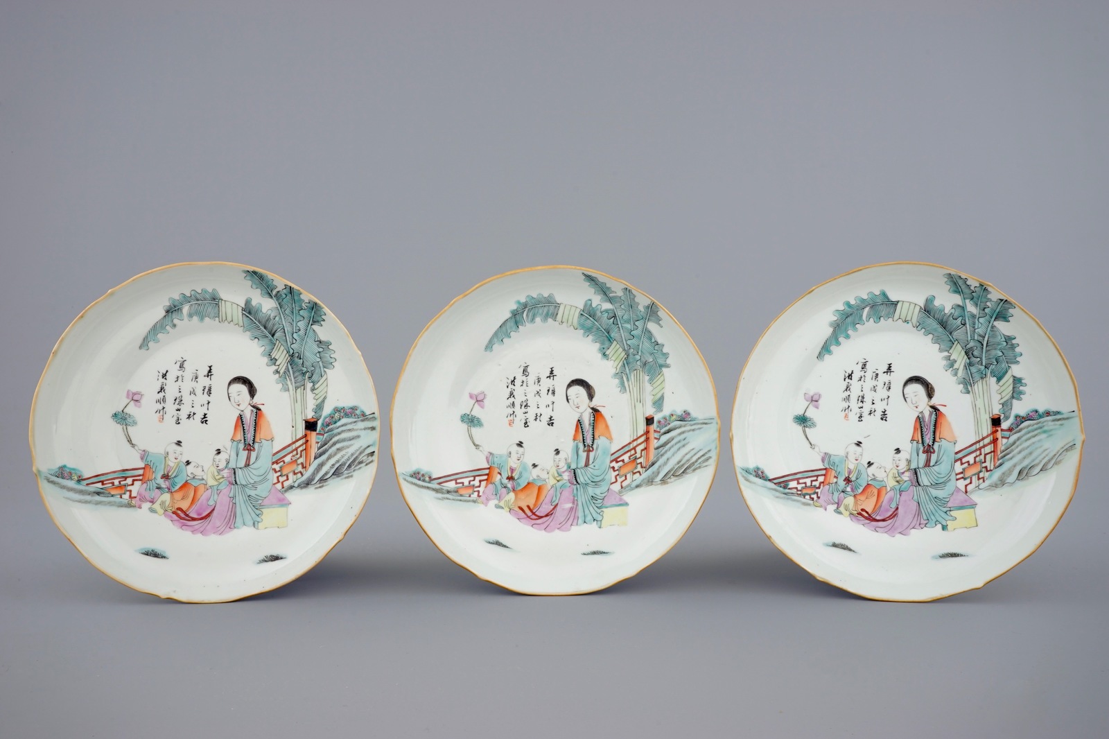 A set of three Chinese qianjiang cai plates, 19/20th C. Dia.: 24,5 cm Condition reports and high