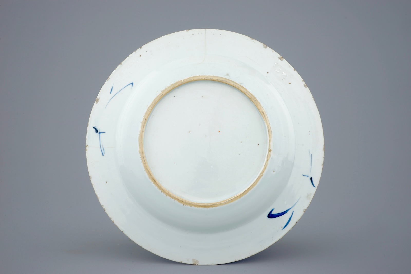 Two Chinese blue and white oval dishes and a plate, Qianlong Dia.: 28 cm (the round plate) Condition - Image 5 of 5