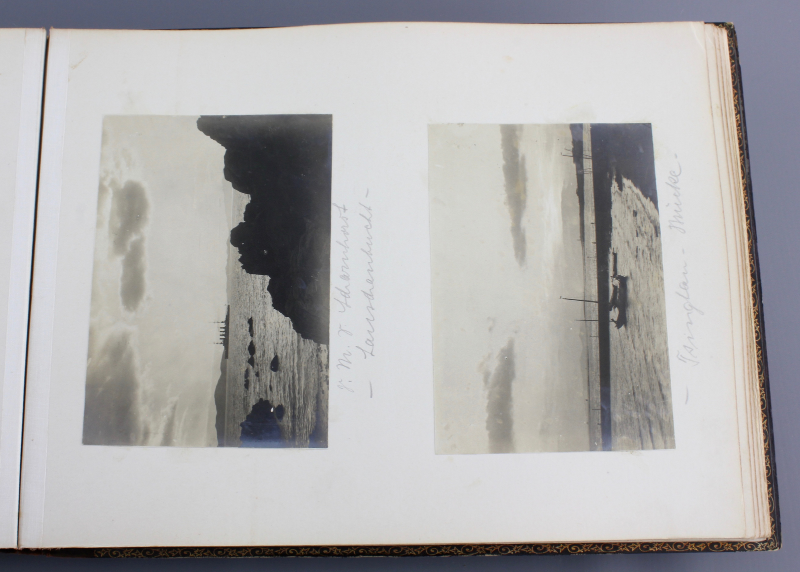 An album with photos of Chine and Japan, ca. 1900 A nice probably Japanese laquer covered album with - Image 38 of 44