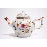 A Chinese famille rose teapot with floral design, Qianlong L.: 23 cm - H.: 15 cm Condition reports