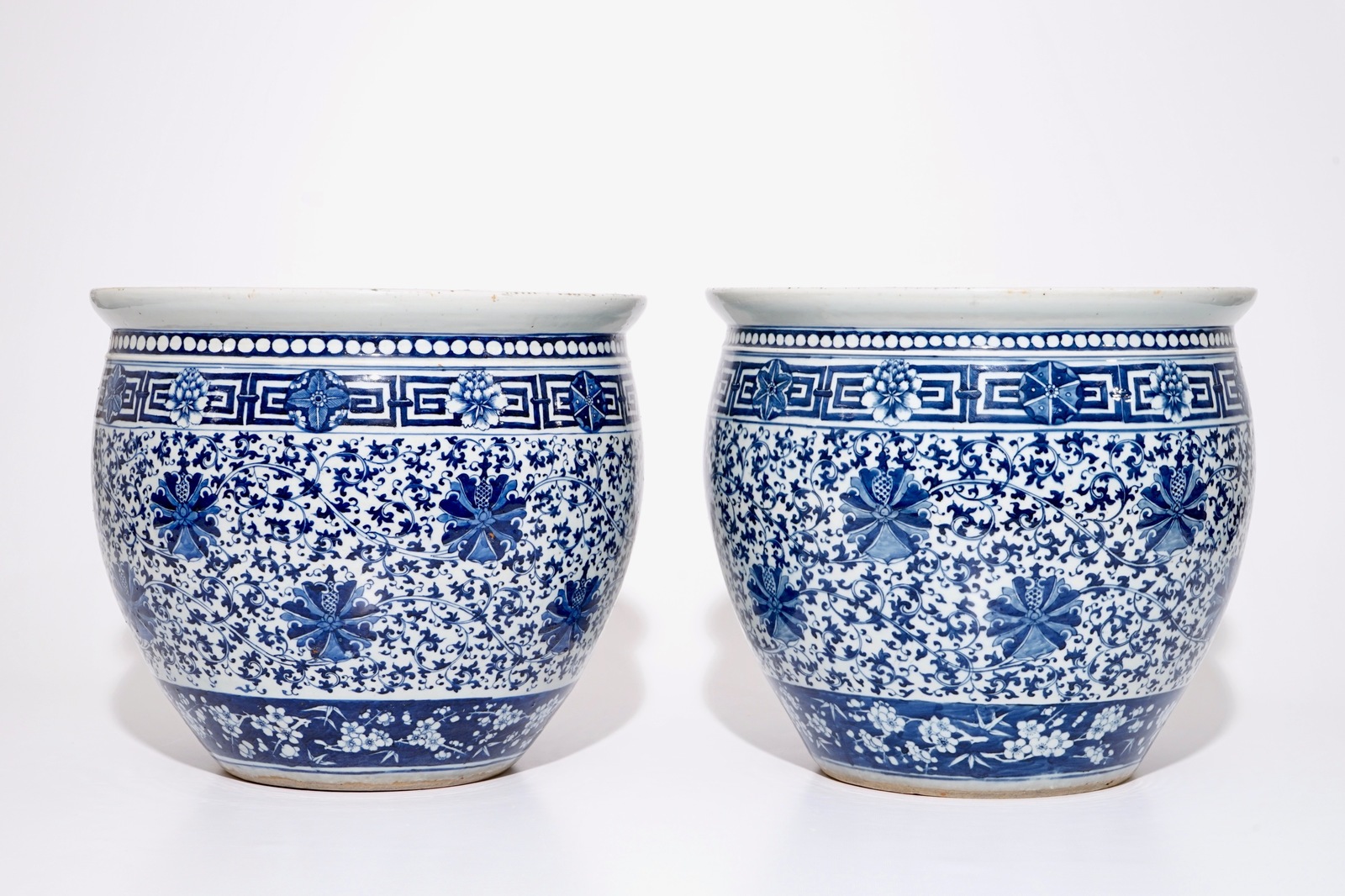 A pair of Chinese blue and white lotus scroll fishbowls, 19th C. Dia.: 40 cm - H.: 35,5 cm Condition - Image 2 of 6