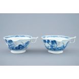 A pair of Chinese blue and white sauce boats, Qianlong Dia.: 11 cm - H.: 5,5 cm Condition reports