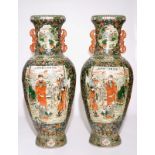 A massive pair of Chinese vases, 20th C. H.: 134,5 cm Condition reports and high resolution pictures