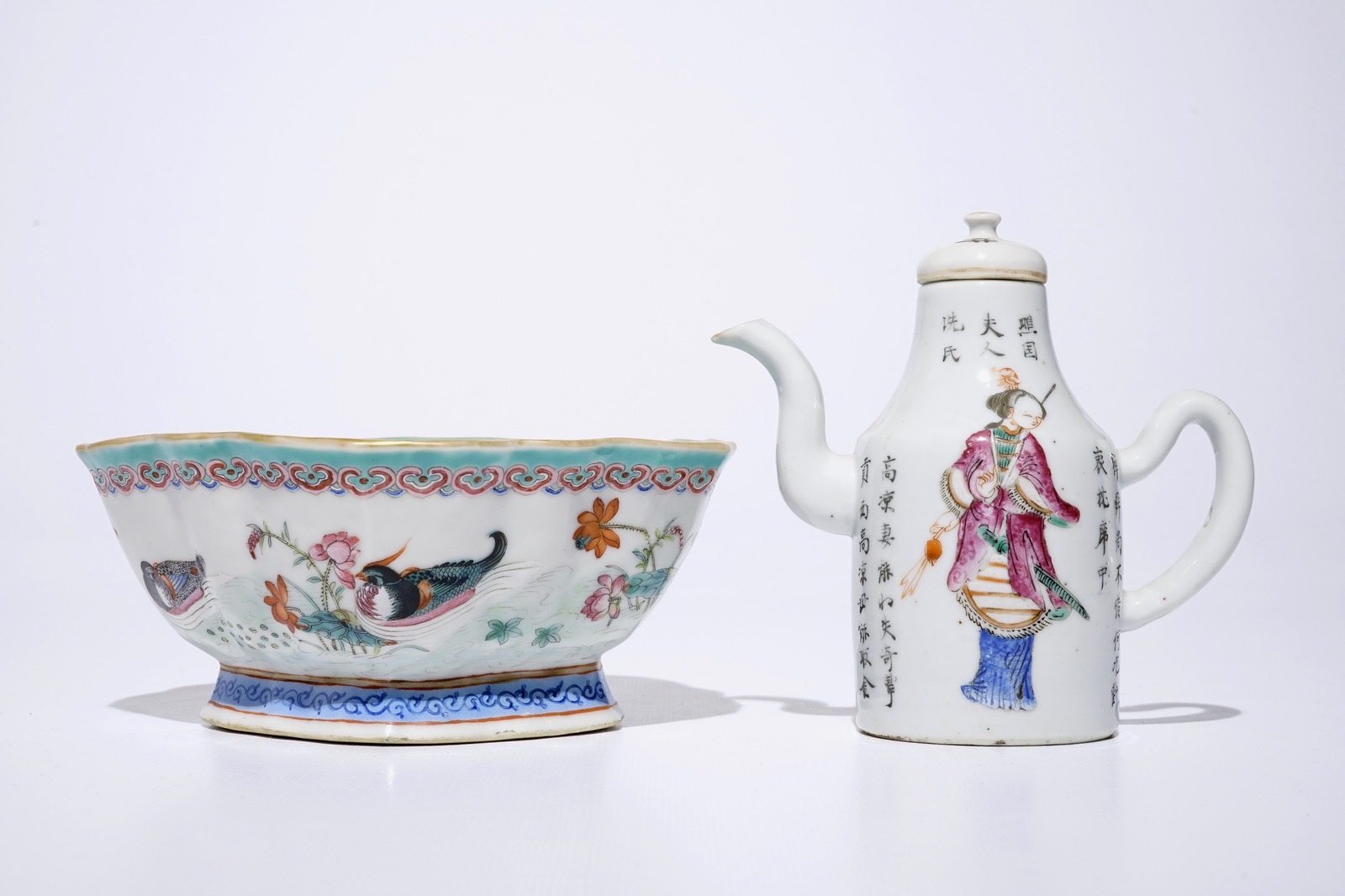 A Chinese famille rose wu shuang pu jug and a bowl with mandarin ducks, 19th C. Dim.: H.: 13 cm (the - Image 2 of 7