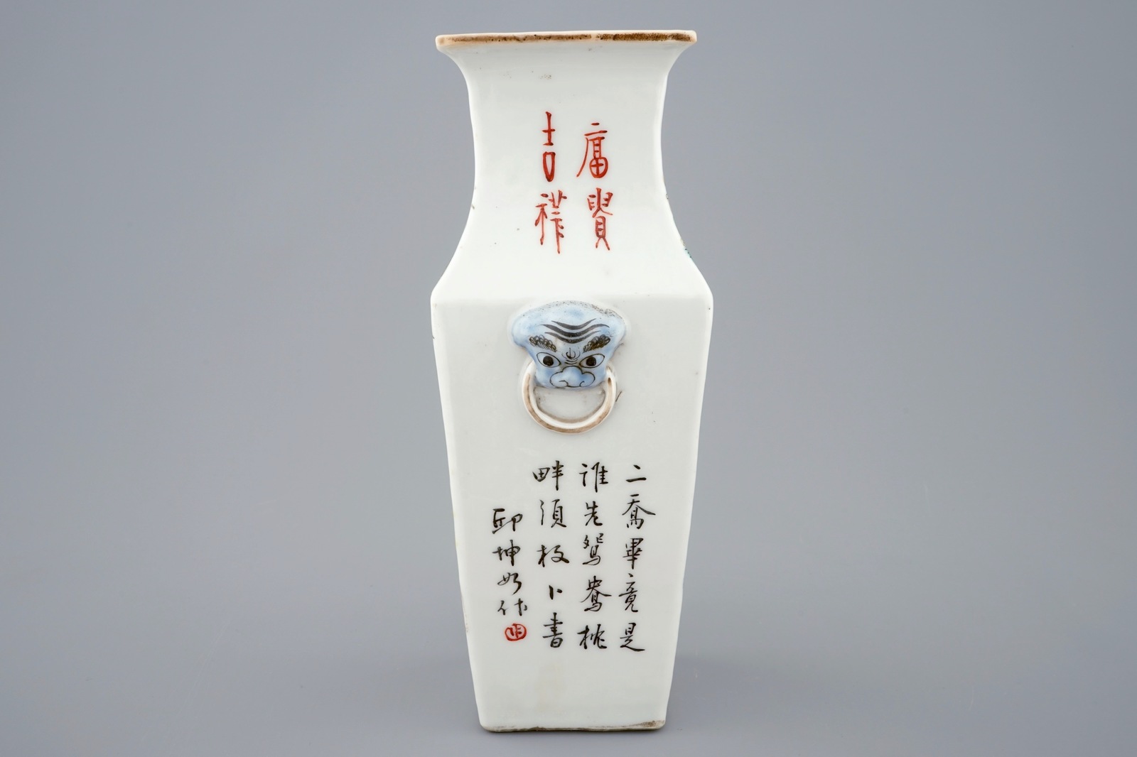 A square Chinese qianjiang cai vase, 19/20th C. H.: 21,5 cm Condition reports and high resolution - Image 3 of 7