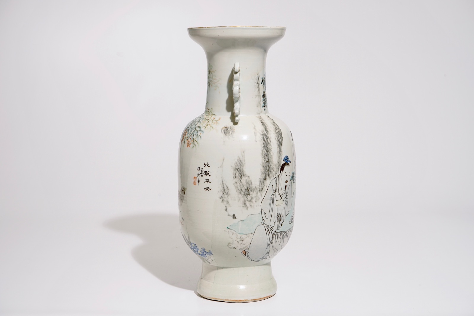 A Chinese qianjiang cai vase with a scene of go-players, 19/20th C. H.: 57 cm Condition reports - Image 2 of 6