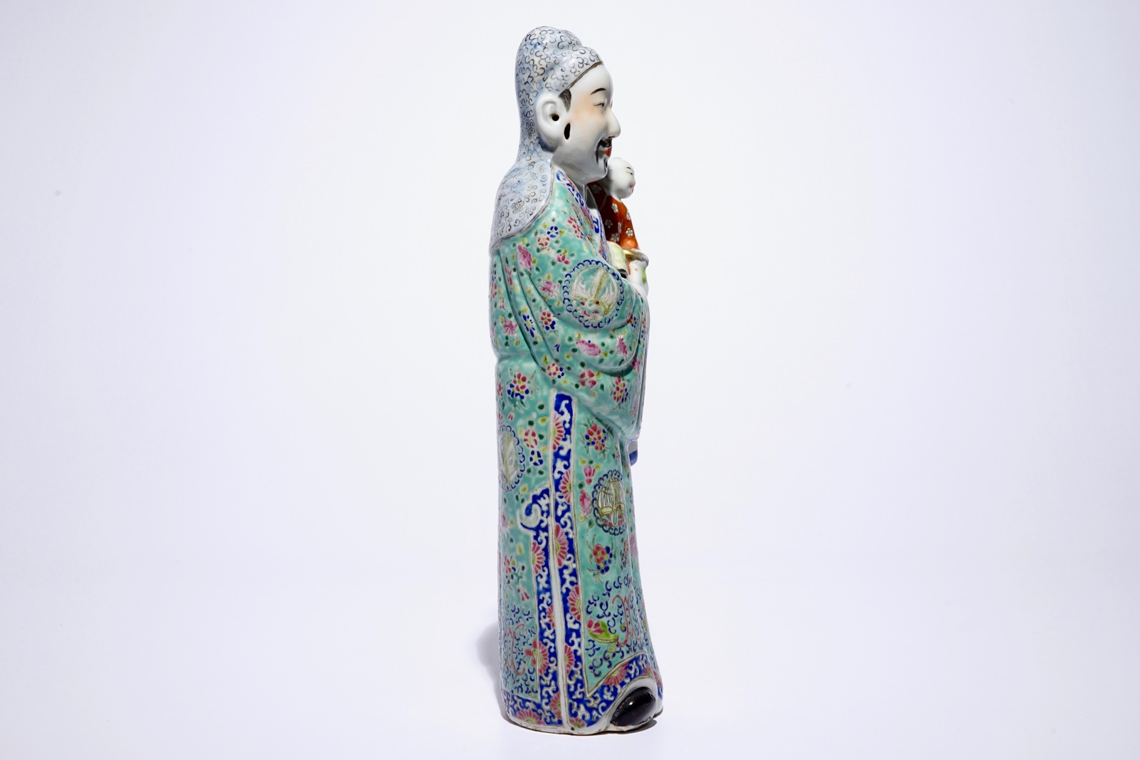 Two Chinese famille rose figures of immortals and a white-glazed model of Buddha, 19/20th C. H.: - Image 6 of 14