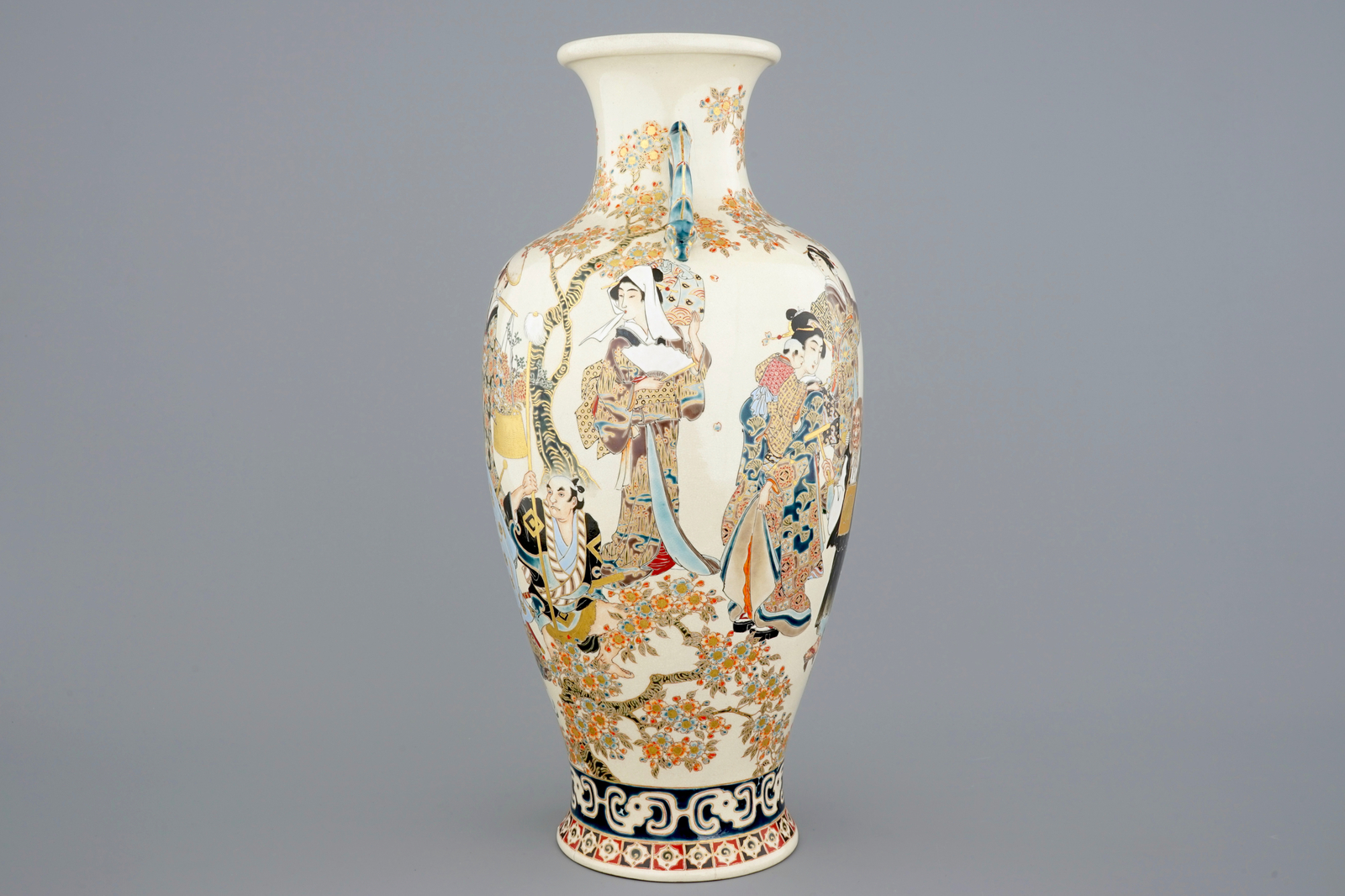 A tall figurative Japanese Satsuma vase, Meiji, 19th C. H.: 55 cm - Dia.: 26 cm Condition reports - Image 4 of 6