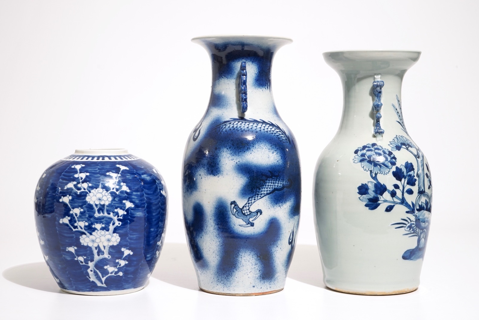 A Chinese blue and white dragon vase, a floral vase and a ginger jar, 19th C. H.: 44 cm (the - Image 2 of 6