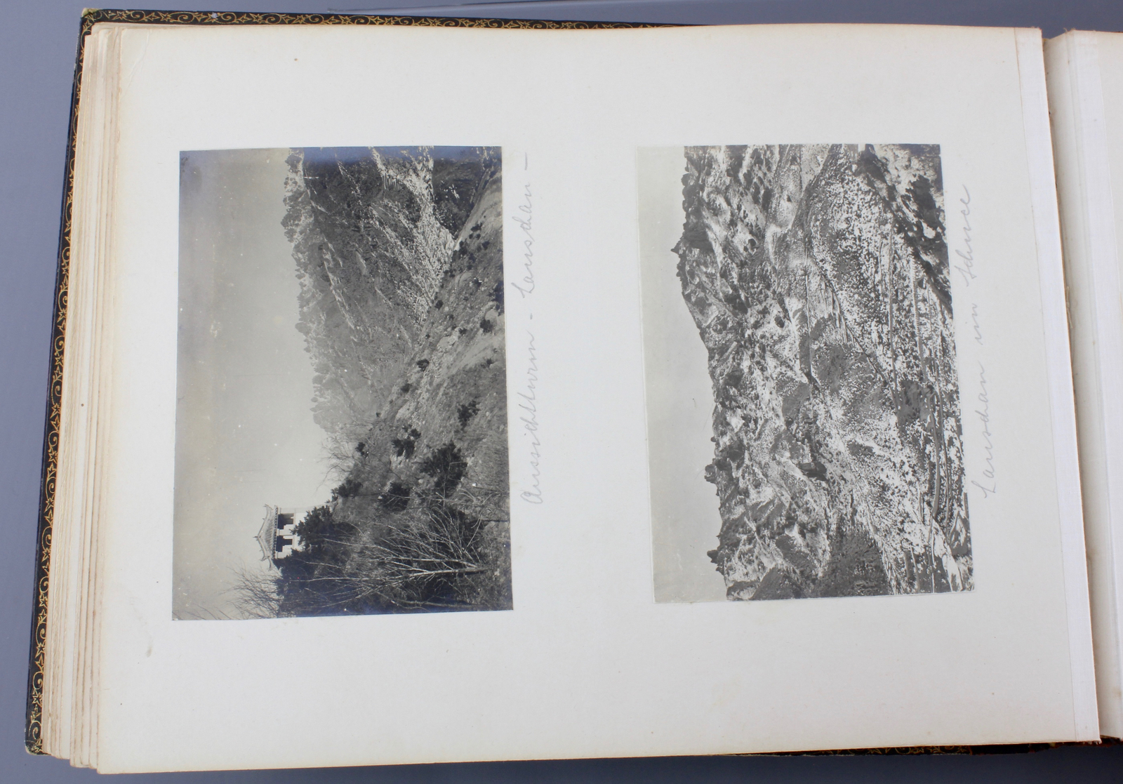 An album with photos of Chine and Japan, ca. 1900 A nice probably Japanese laquer covered album with - Image 19 of 44