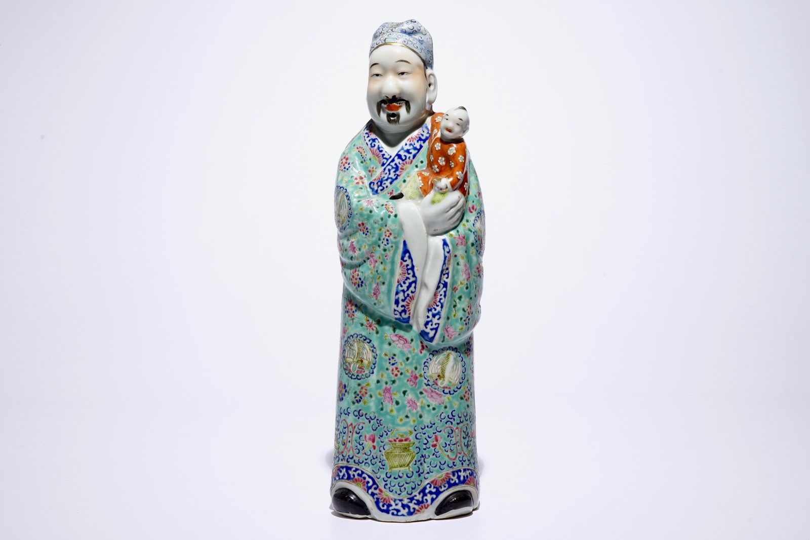 Two Chinese famille rose figures of immortals and a white-glazed model of Buddha, 19/20th C. H.: - Image 3 of 14