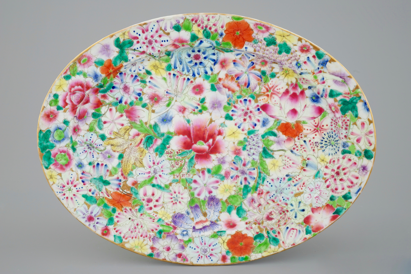 A Chinese famille rose bowl, an oval dish and three vases, 18/20th C. Dia: 39 cm (the bowl) H.: 28,5 - Image 2 of 5