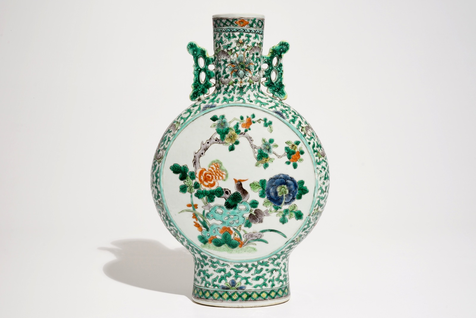 A Chinese famille verte moonflask, 19th C. H.: 35 cm Condition reports and high resolution