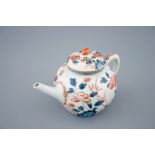 A ribbed Japanese Imari teapot and cover, 18th C. H.: 11,5 cm Condition reports and high