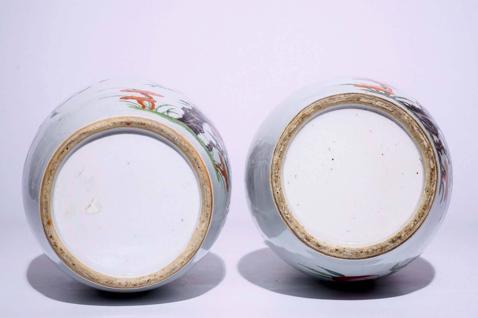 A pair of Chinese famille rose "nine peaches" vases, 19th C. H.: 43 cm Condition reports and high - Bild 5 aus 6
