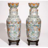 A pair of very large Chinese Canton rose-verte vases with lotus-shaped mouths, 19th C. H.: 101,5