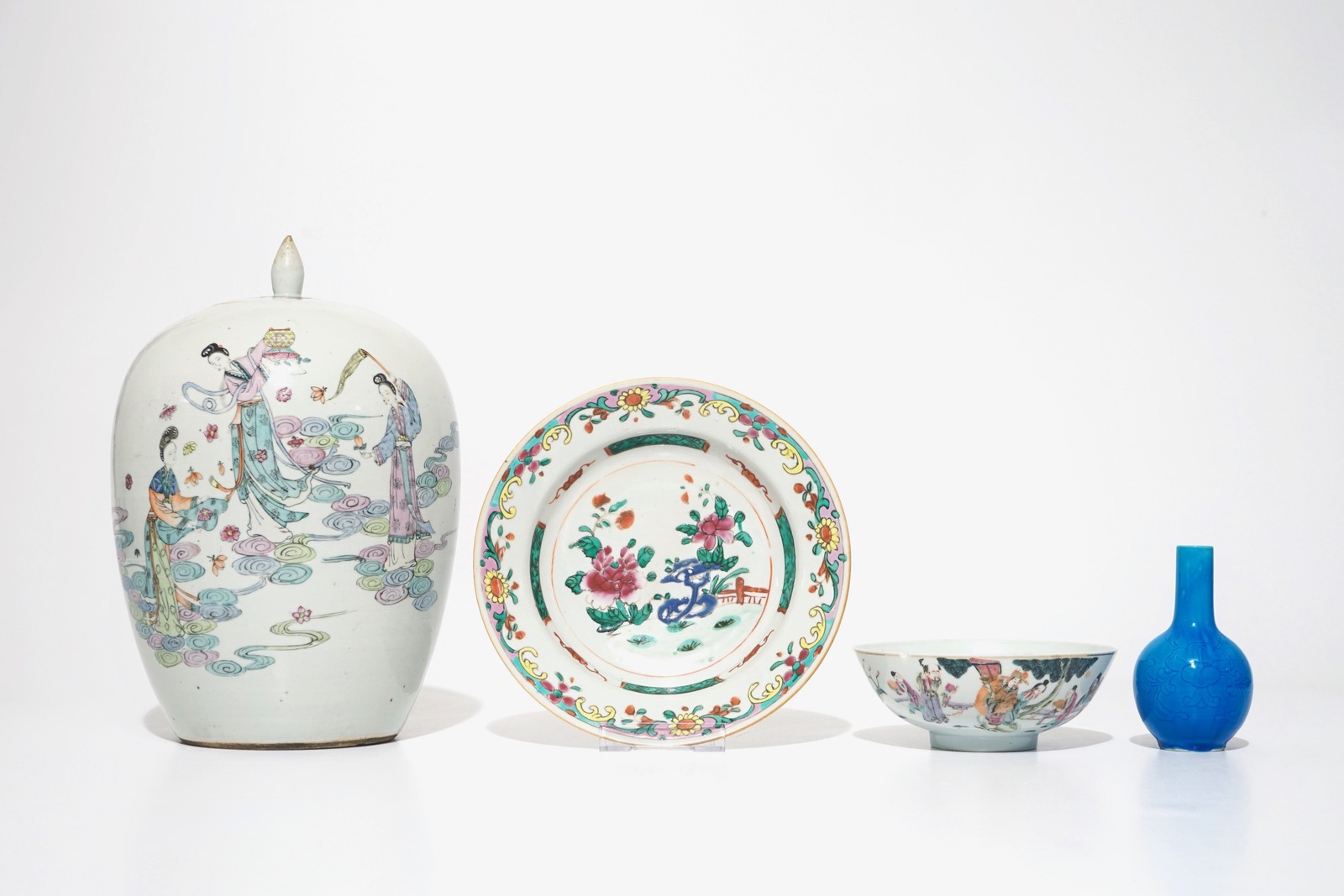 A varied lot of Chinese famille rose and monochrome porcelain, 19/20th C. H.: 32,5 cm (the ginger