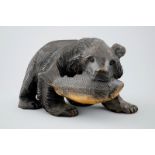 A sculpted and patinated wooden bear, Aino people, Japan, early 20th C. L.: 35,5 cm - H.: 22 cm -