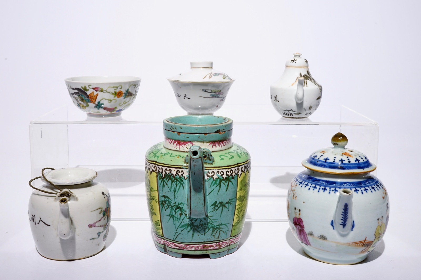 A varied lot of Chinese famille rose, Yixing and qianjiang cai porcelain, 18/20th C. H.: 16,8 cm ( - Image 5 of 9