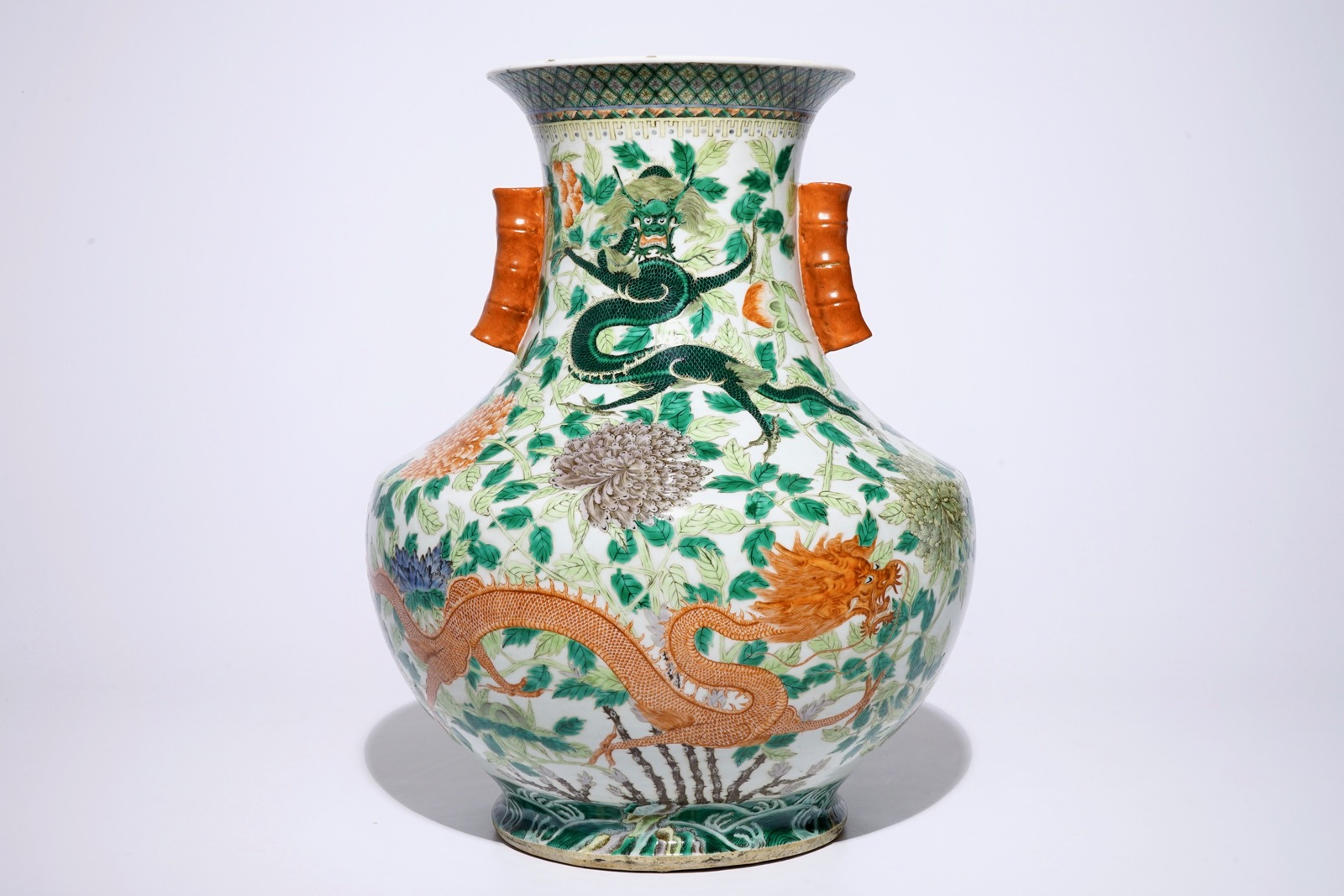 A large Chinese famille verte hu-shaped "Dragon" vase, 19th C. H.: 49 cm Condition reports and