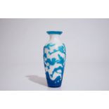 A Chinese blue overlay Beijing glass vase, 19/20th C. H.: 15,5 c Condition reports and high