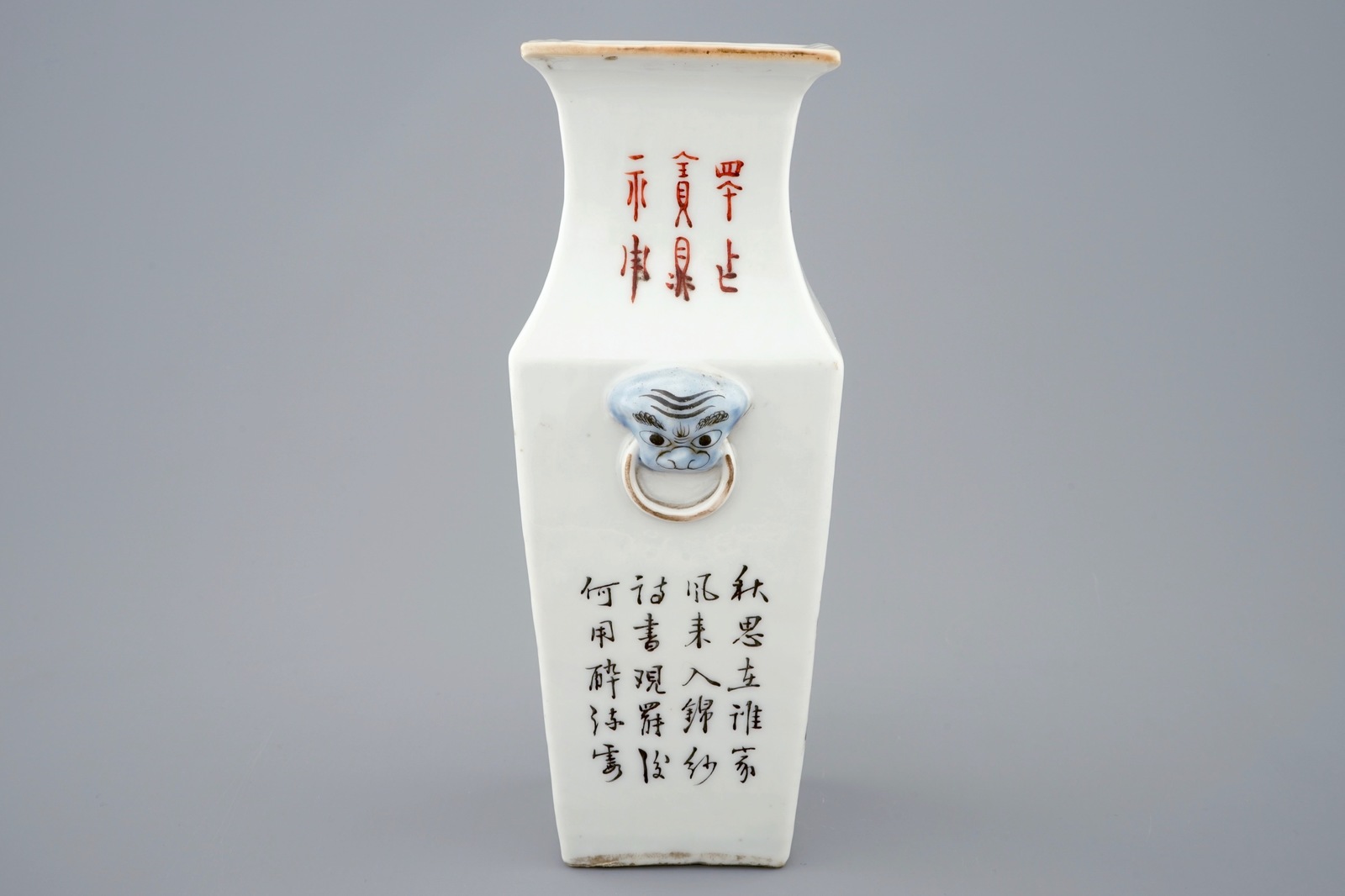 A square Chinese qianjiang cai vase, 19/20th C. H.: 21,5 cm Condition reports and high resolution - Image 5 of 7